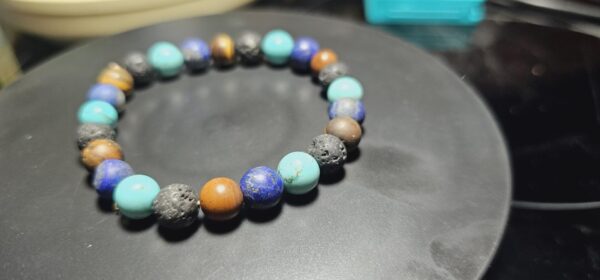Planetenzauber: Edelsteinarmband mit Lapislazuli, Tigerauge, Türkis-Howlith & Lavastein – Natürlich, Stark & Mystisch" – Bild 3