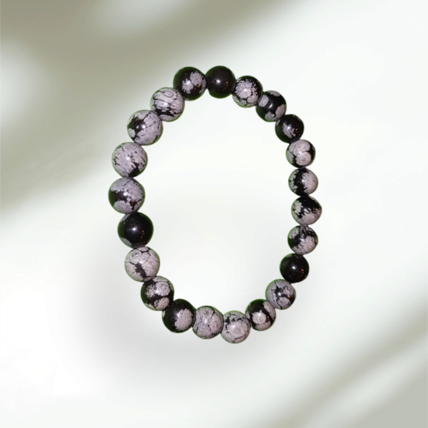 "Schneeflocken-Obsidian Armband: Magie der Stille und des Schutzes" – Bild 3